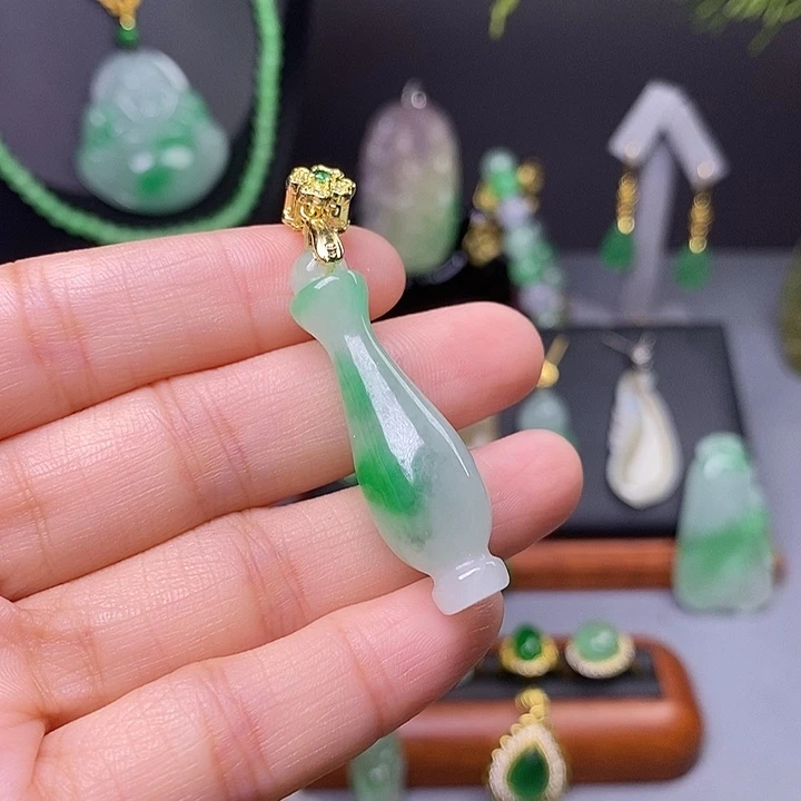 吊坠(赠链)未镶嵌翡翠