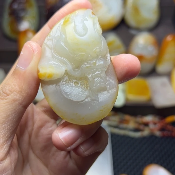 和田玉未镶嵌颈饰