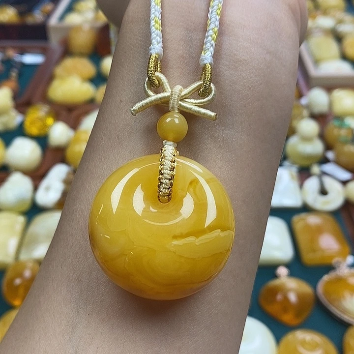 琥珀未镶嵌裸石19.28黄白花蜡公主扣