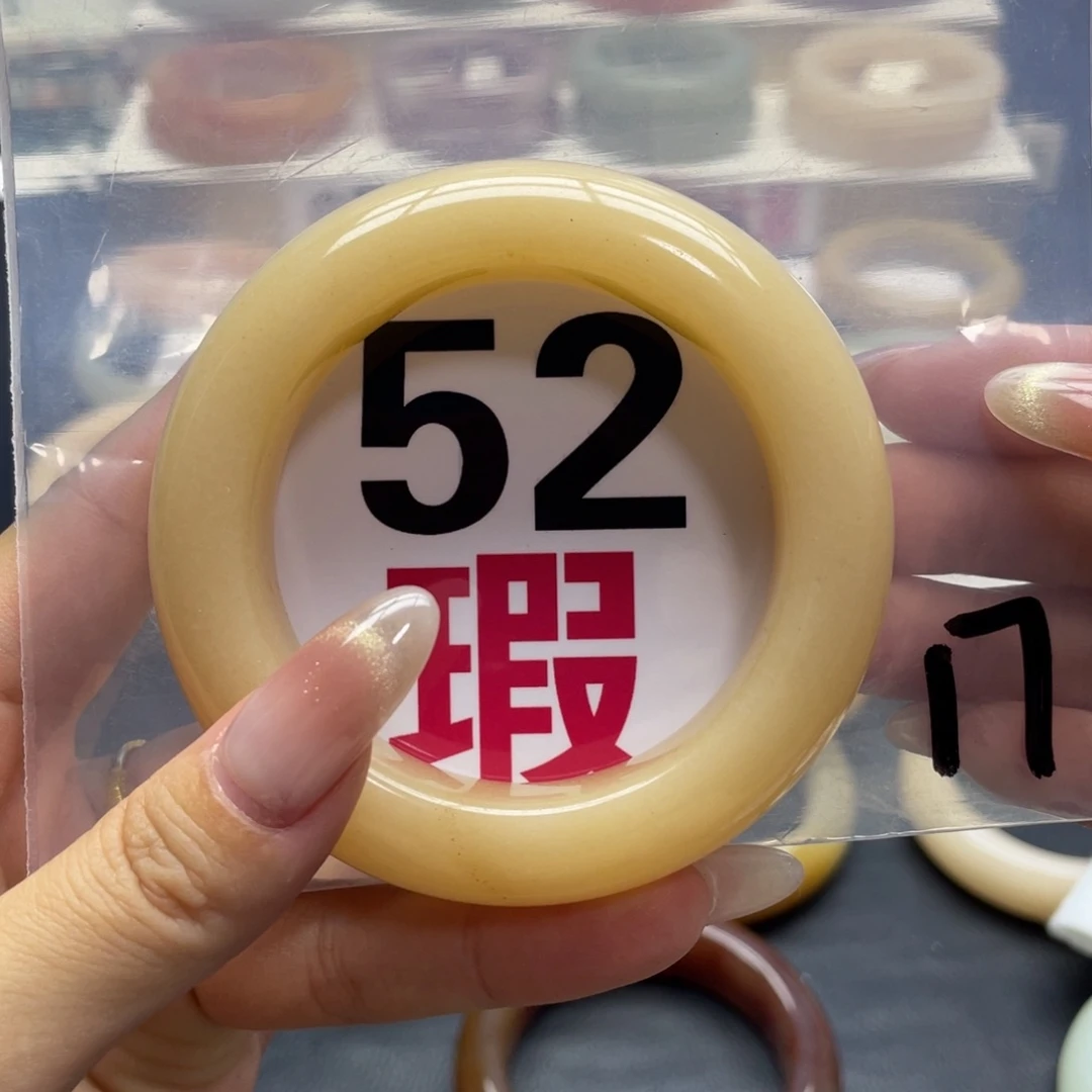 未镶嵌手镯石英岩玉