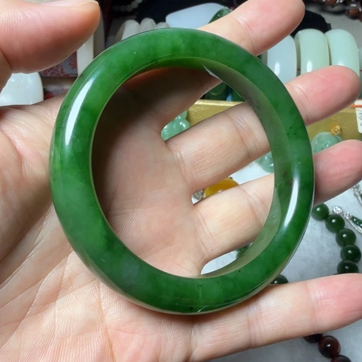 和田玉（碧玉）未镶嵌手镯