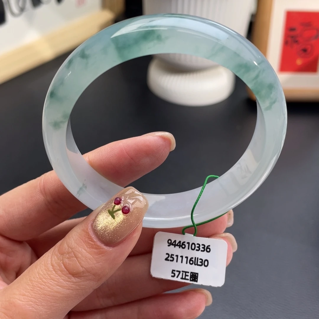 翡翠未镶嵌手镯正圈57冰胶飘花 完整度高