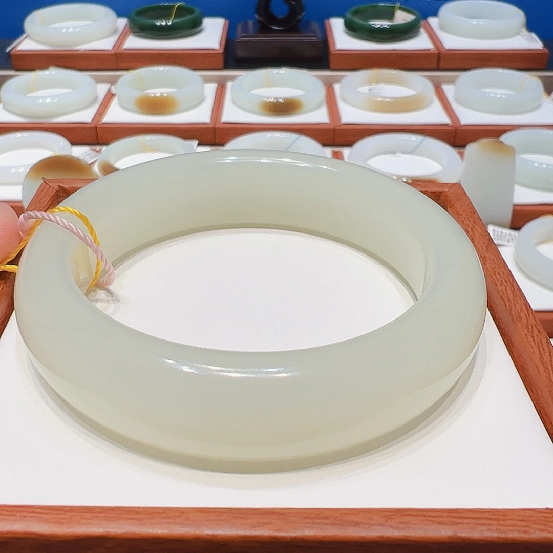 和田玉未镶嵌手镯轮胎冰晴