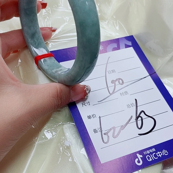 翡翠手镯（圆镯）未镶嵌