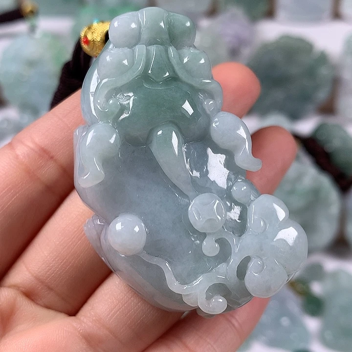 翡翠未镶嵌颈饰大貔貅福利卡厚21+