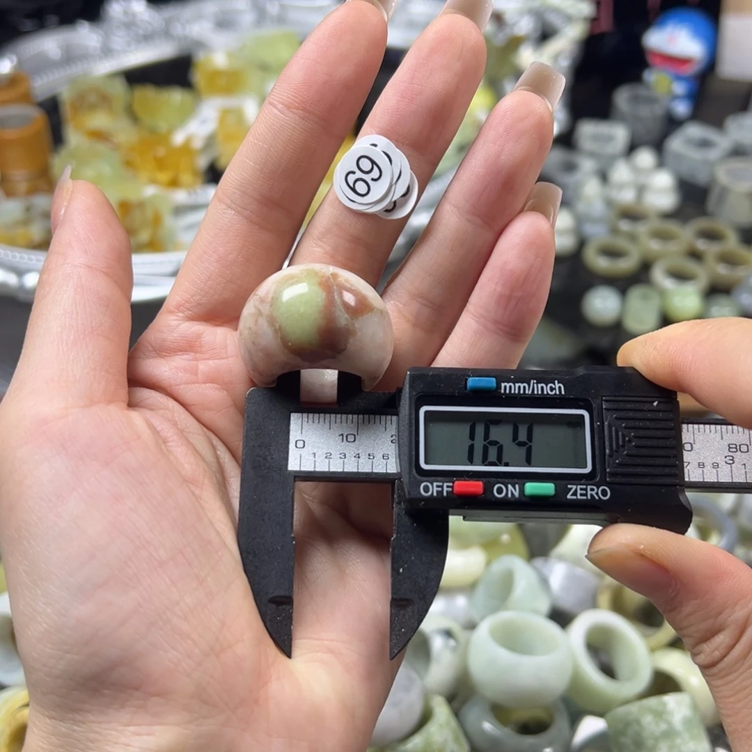 蛇纹石玉未镶嵌戒指
