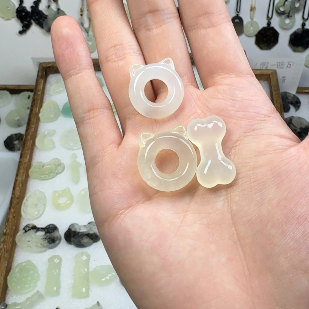 好***子蛇纹石玉未镶嵌吊坠