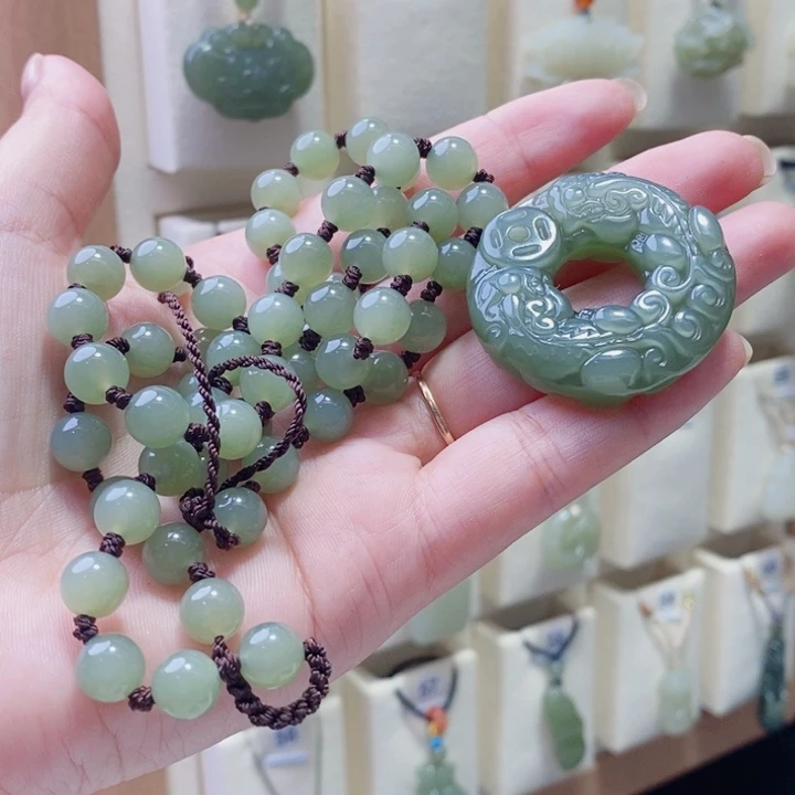 ༺***༻和田玉未镶嵌颈饰