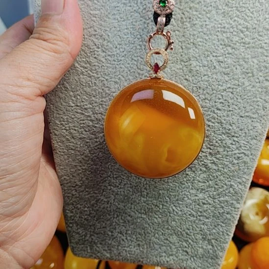 蜜蜡吊坠(赠链)18K金镶嵌