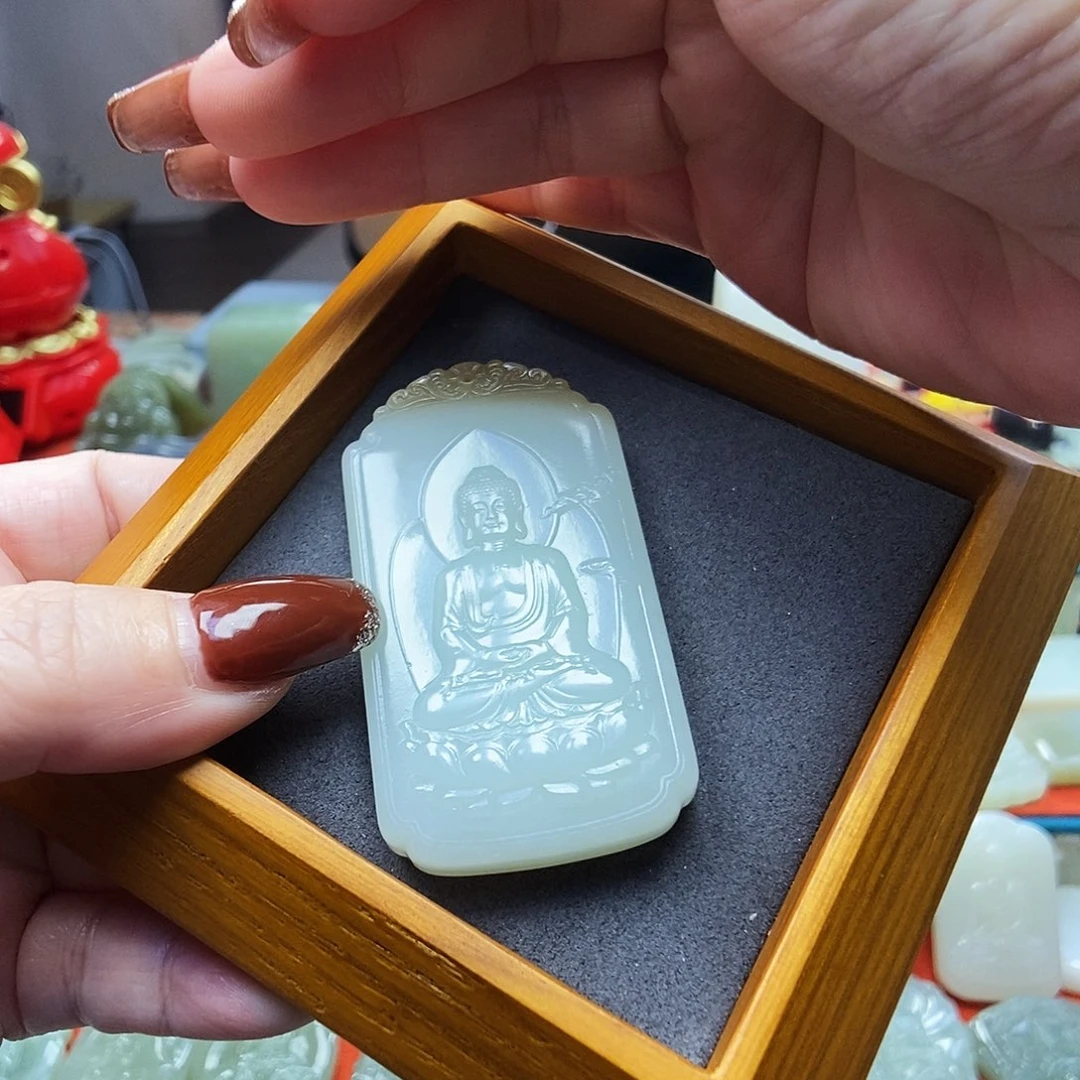 颈饰未镶嵌和田玉糖白大日如来生肖羊猴佩戴