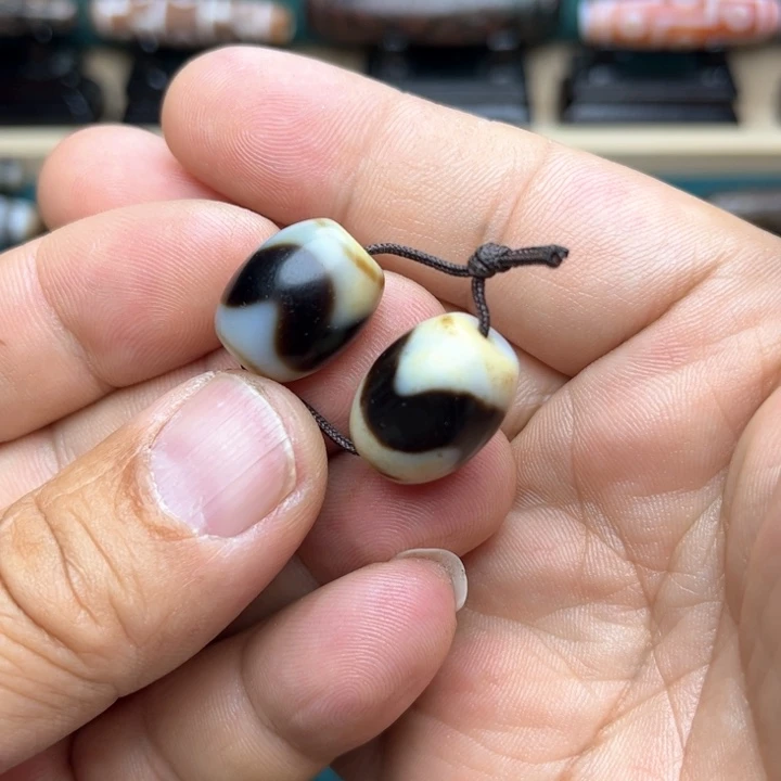 玛瑙/玉髓颈饰未镶嵌左**宝