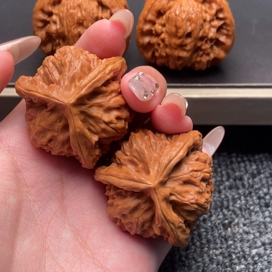 张***三木质类宫灯正奔一对
