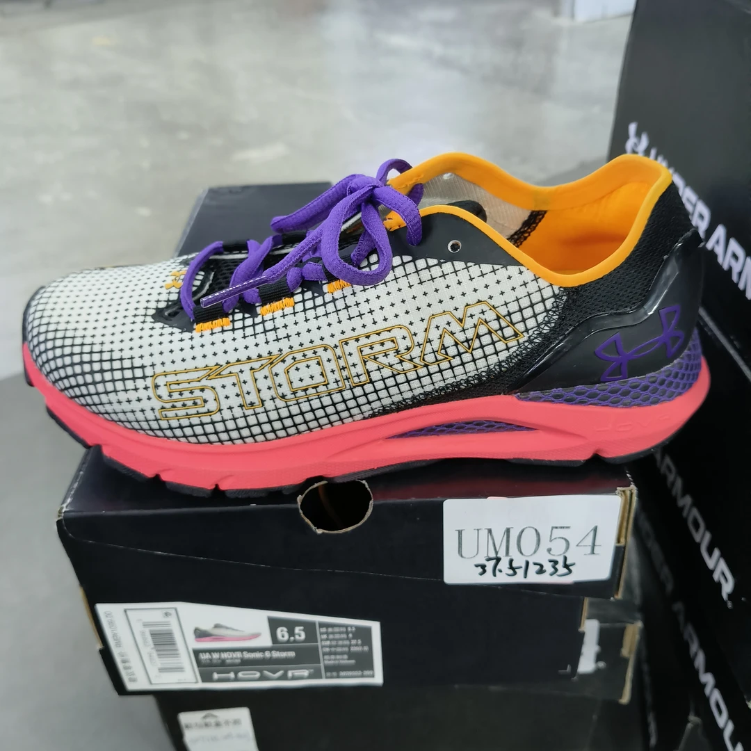 断码运动鞋-安德玛-UM054