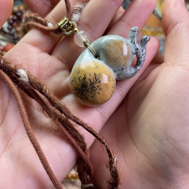 等***形颈饰未镶嵌岫岩河磨玉（透闪石质玉）