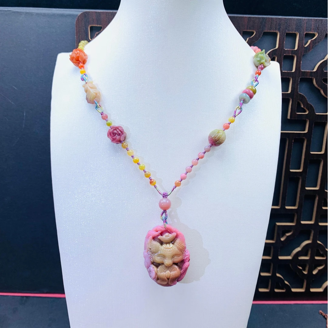 天然老矿七彩盐源玛瑙俏色精雕九尾狐仙项链