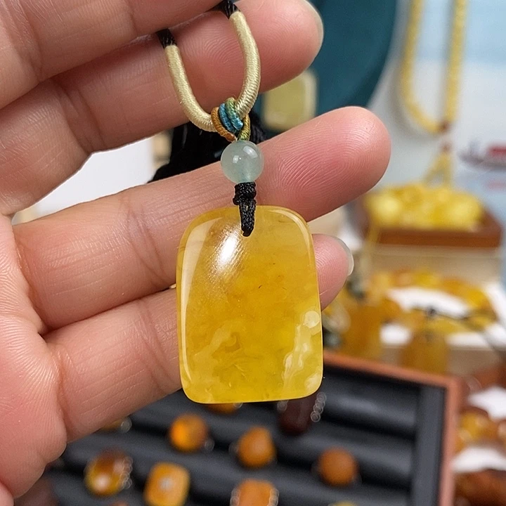 未镶嵌颈饰蜜蜡吊坠