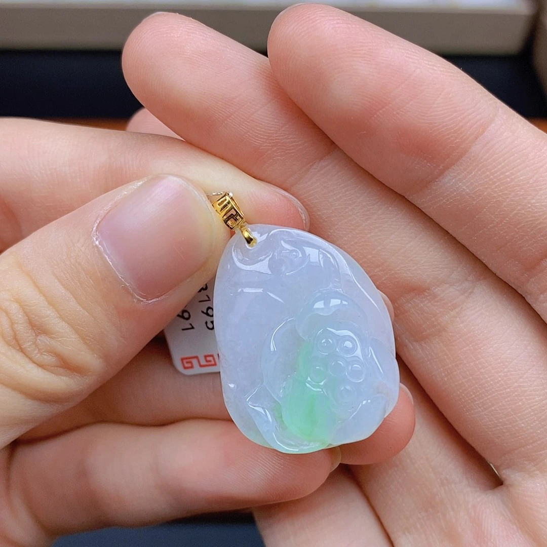 翡翠颈饰18K金镶嵌翡翠