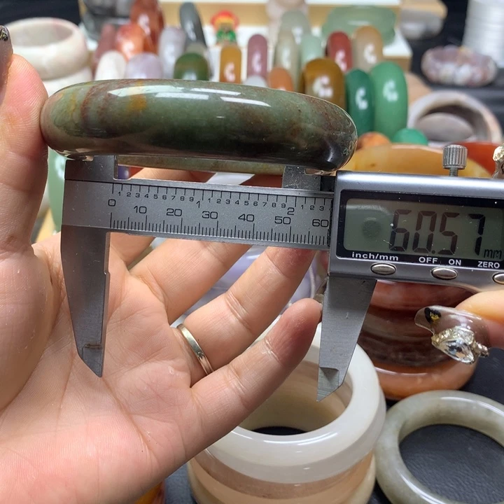 未镶嵌手镯石英质玉