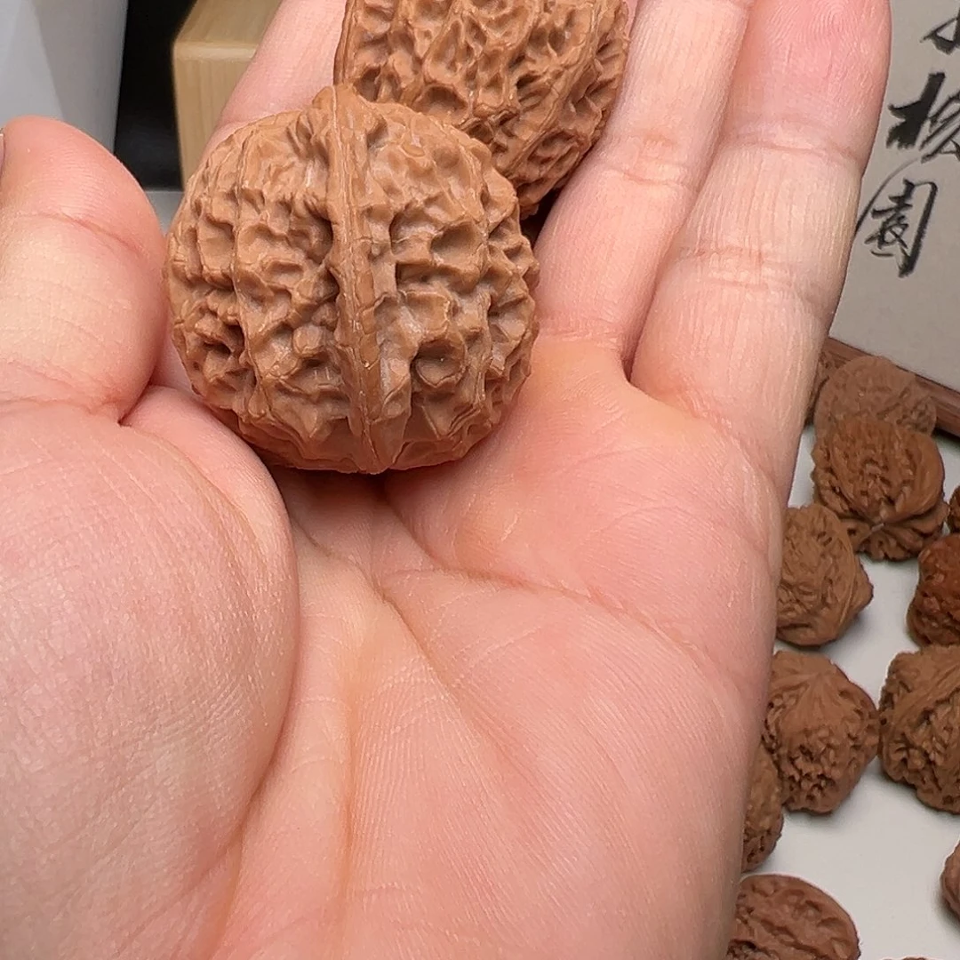 ，***，文玩核桃吊坠水滴