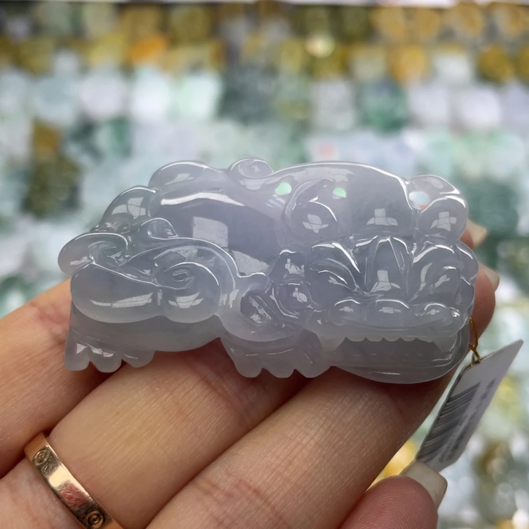 翡翠未镶嵌颈饰貔貅