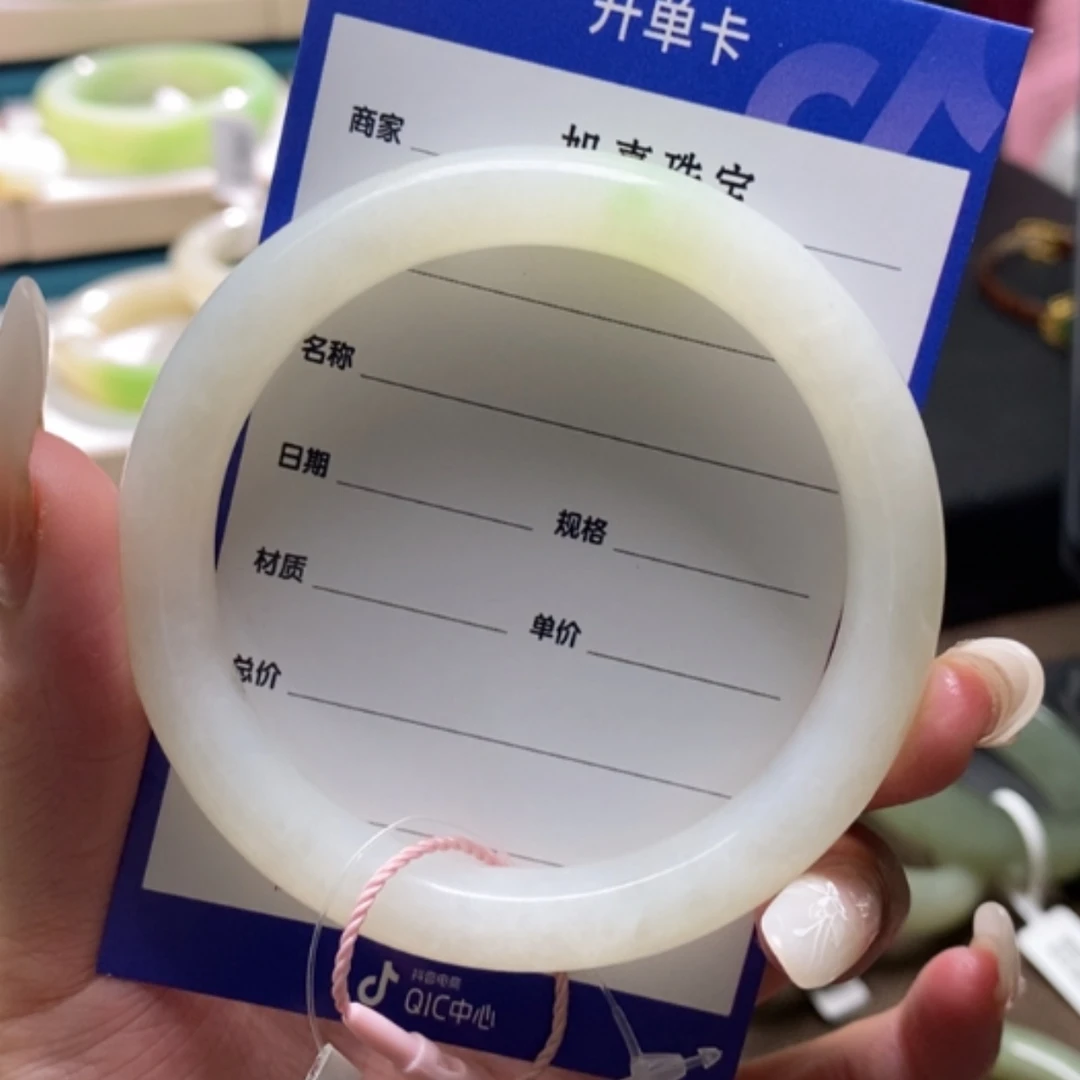 【闪购商品】和田玉手镯未镶嵌花****✨