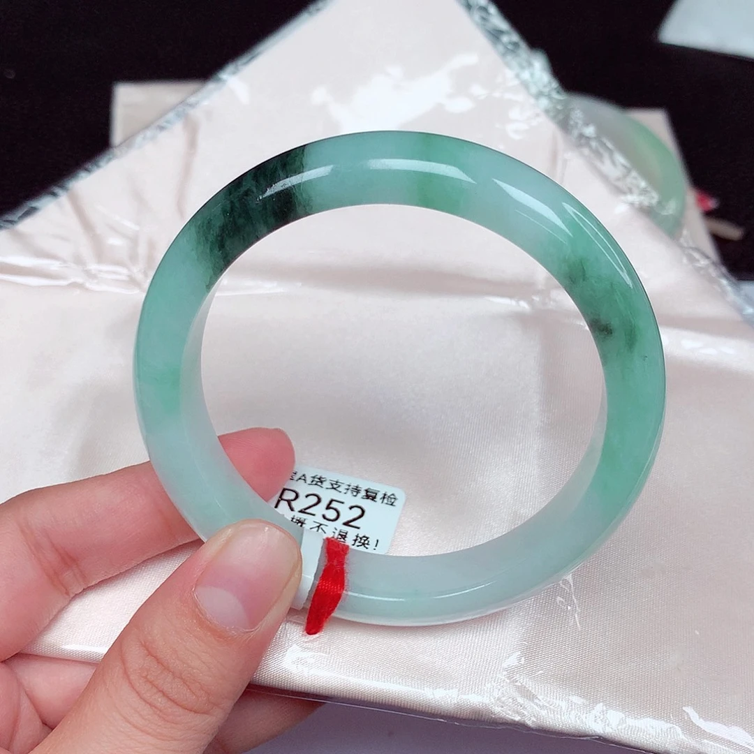 翡翠未镶嵌手镯正圈58