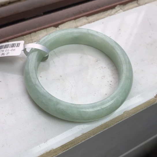 翡翠手镯未镶嵌翡翠手镯
