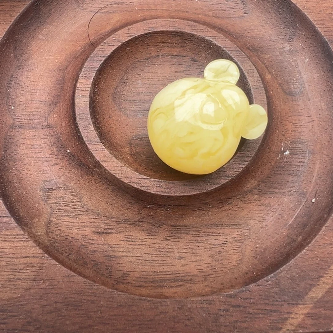 琥珀未镶嵌裸石3.98克小熊头