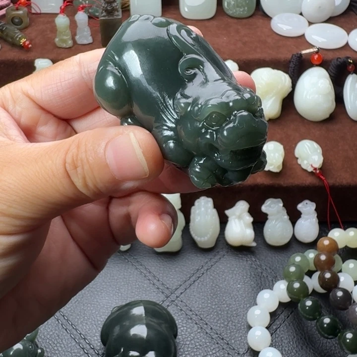 跷***板未镶嵌和田玉（糖玉）把件