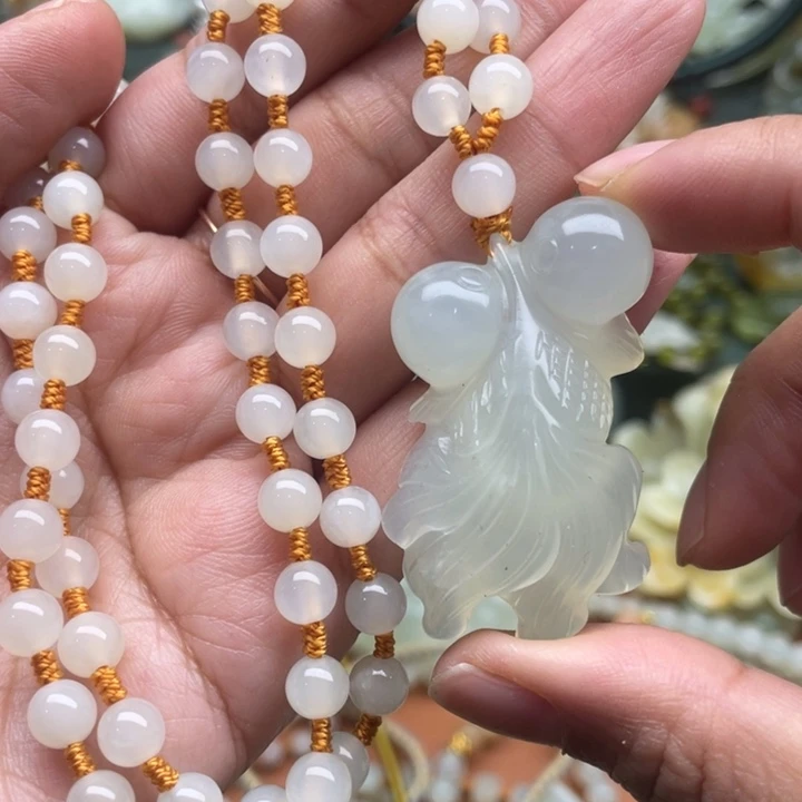 蛇纹石玉吊坠合金