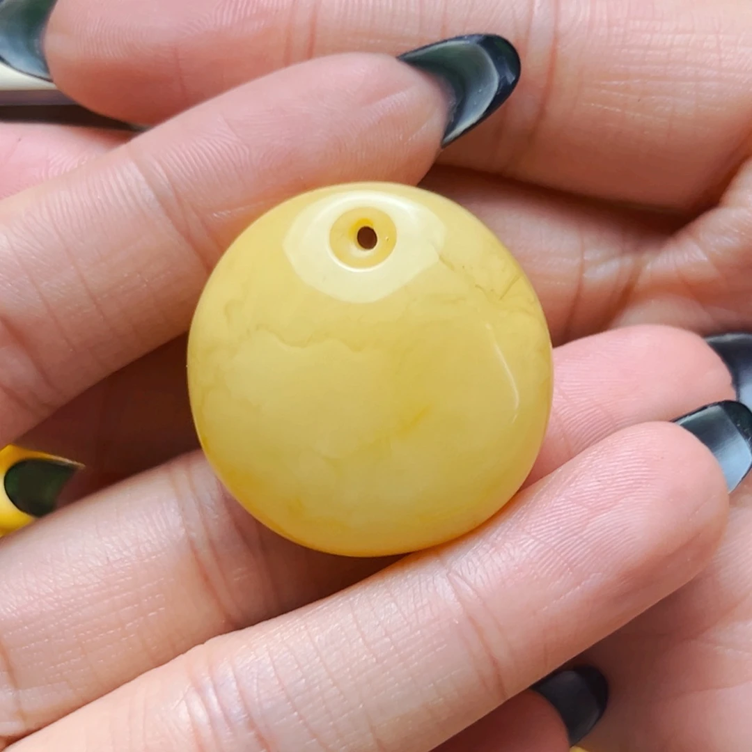 未镶嵌蜜蜡裸石31mm微瑕公主扣 8.14g