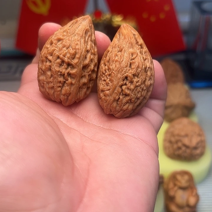 文玩核桃吊坠坐佛