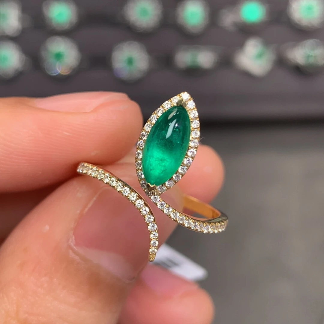 祖母绿戒指18K金镶嵌