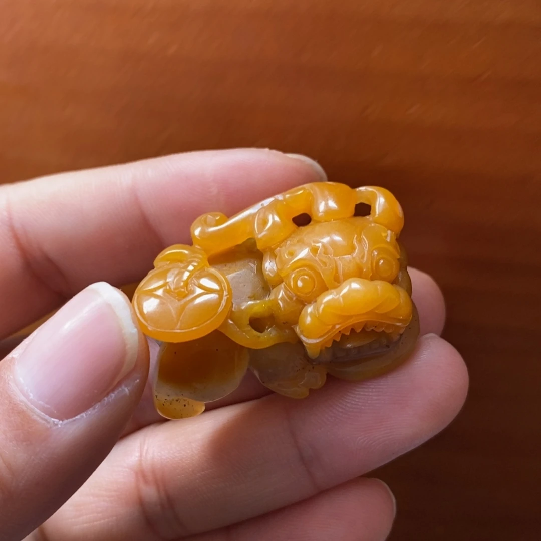 石英质玉（黄龙玉）未镶嵌颈饰