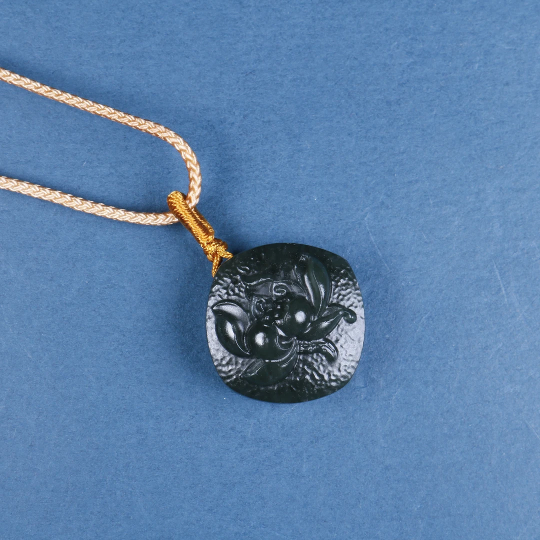 【小娟珠宝】和田玉青玉清莲挂件  LF 3504