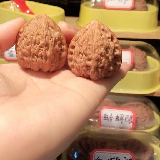 ?****天文玩核桃把件一抹红