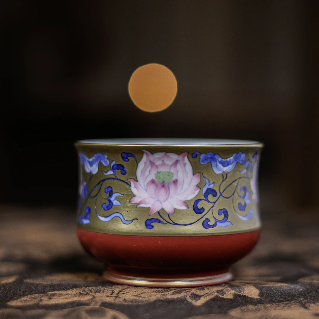 【见珊】玫瑰红金地缠枝莲主人杯（华隐S0872）