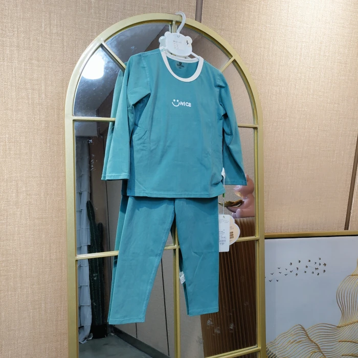 AK038   宝宝绿色长袖莱卡套装