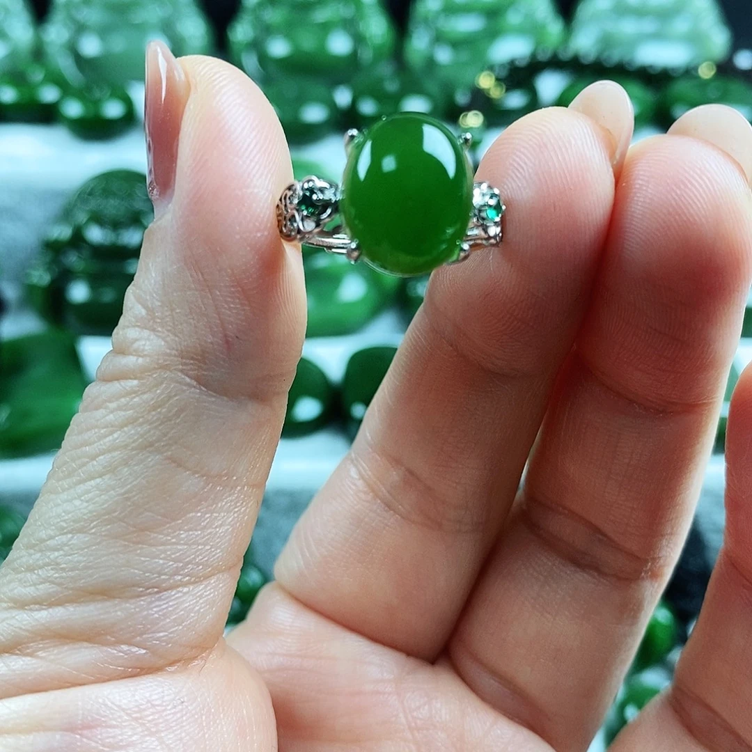 颈饰未镶嵌和田玉（碧玉）