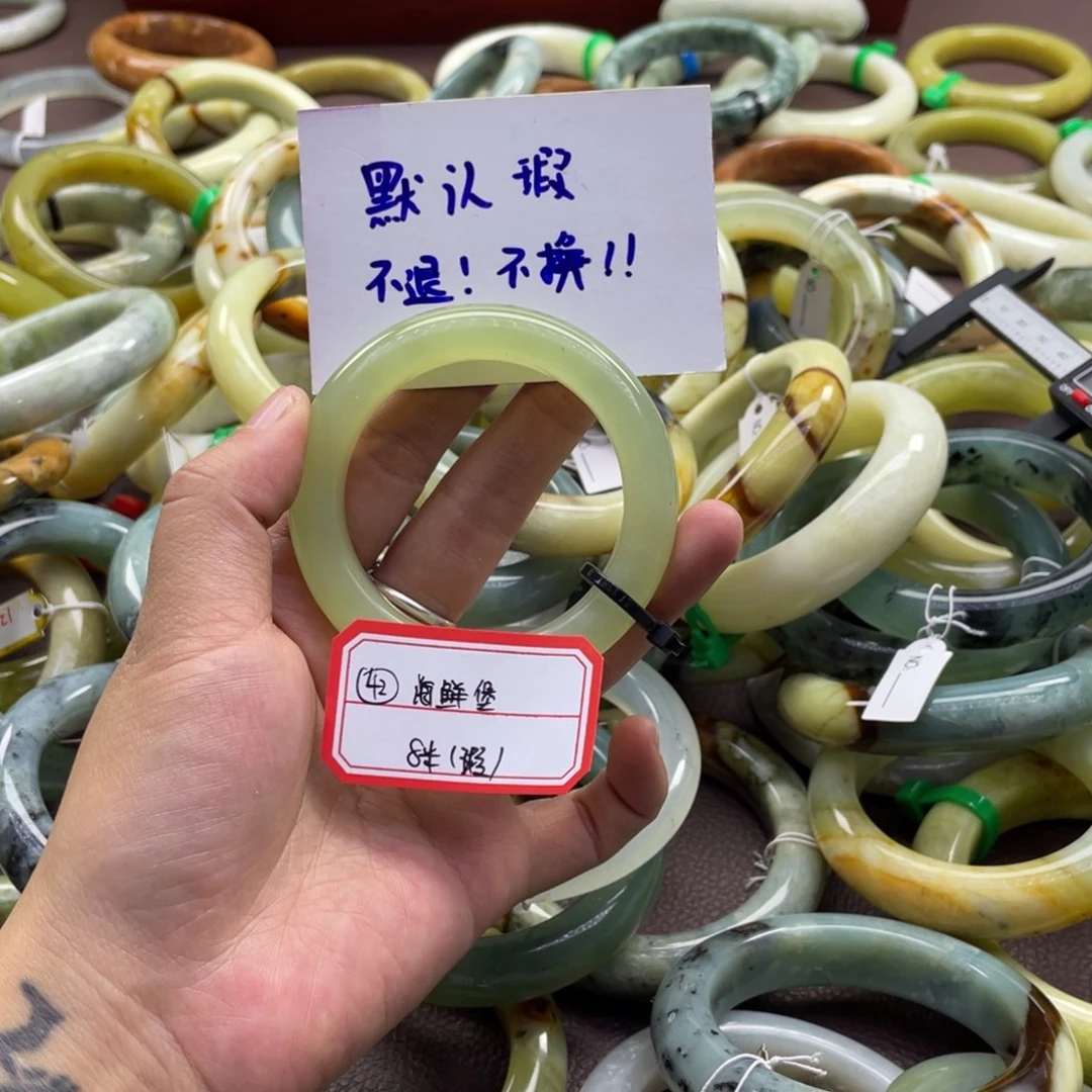 海***煲蛇纹石玉未镶嵌手镯