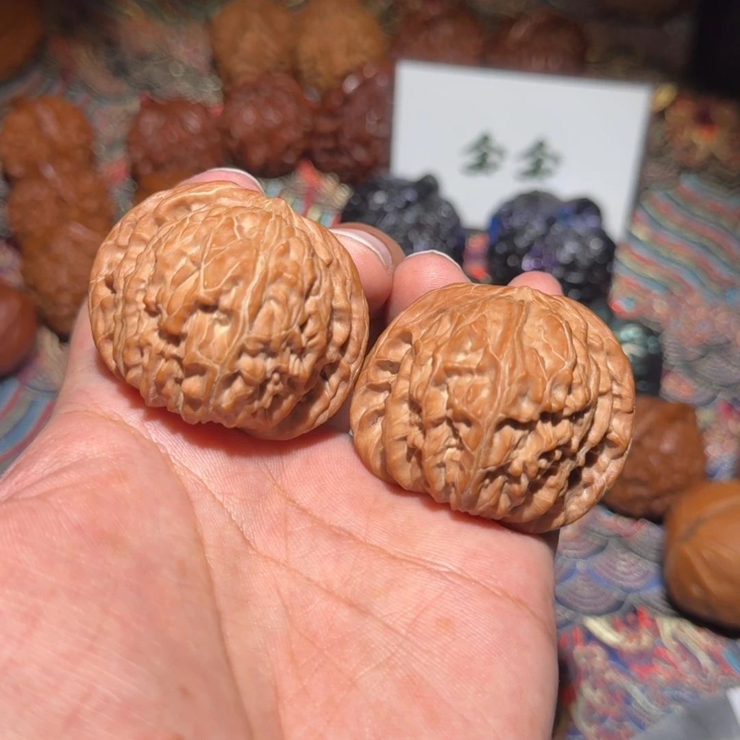 核桃把件1784山地磨，尺寸44 40 36