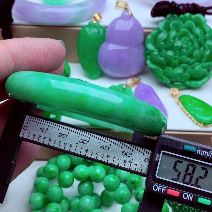 翡翠未镶嵌手镯……．