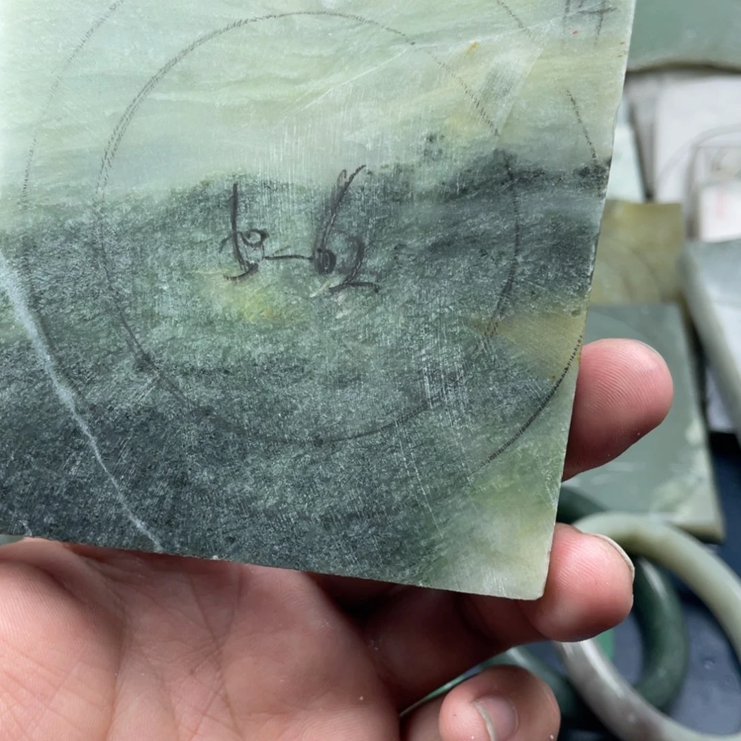 独山玉未镶嵌定制手镯