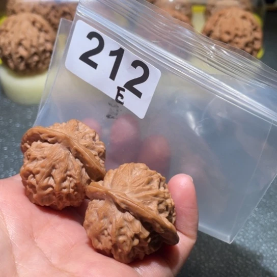 文玩核桃把件瓷娃娃36