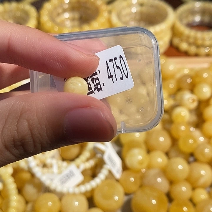 未镶嵌琥珀珠宝奇石4750