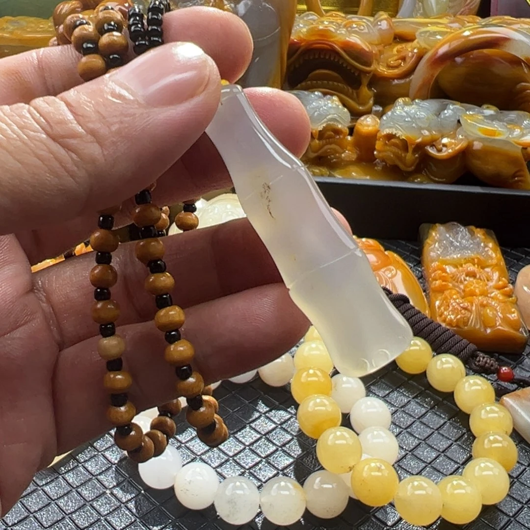 石英质玉未镶嵌颈饰