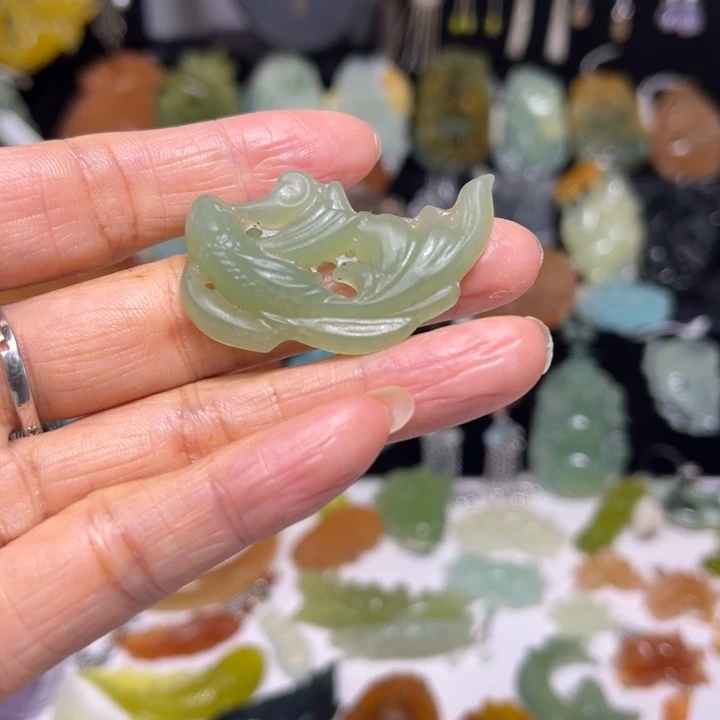 蛇纹石玉未镶嵌吊坠(赠链)