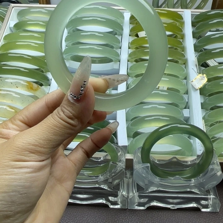 小***儿未镶嵌蛇纹石玉手镯
