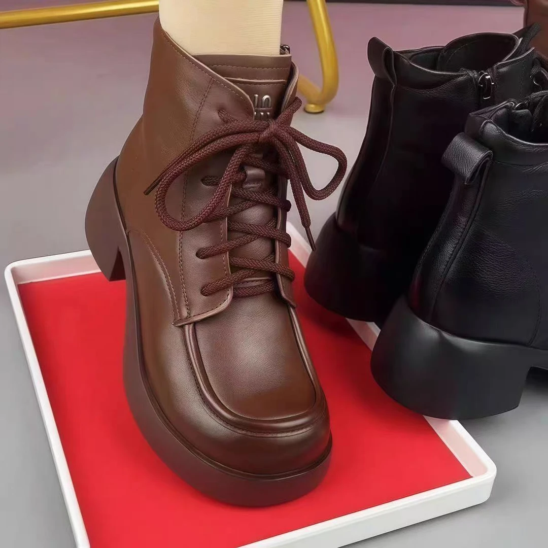 2025秋冬新款真皮短靴粗跟黑色皮鞋软底软面英伦风马丁靴铁头