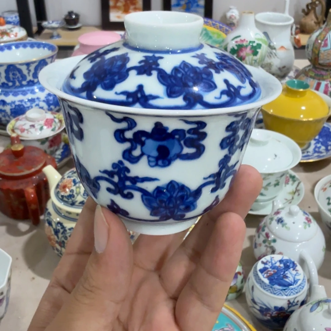 瓷片摆件的是谁和哪个了么